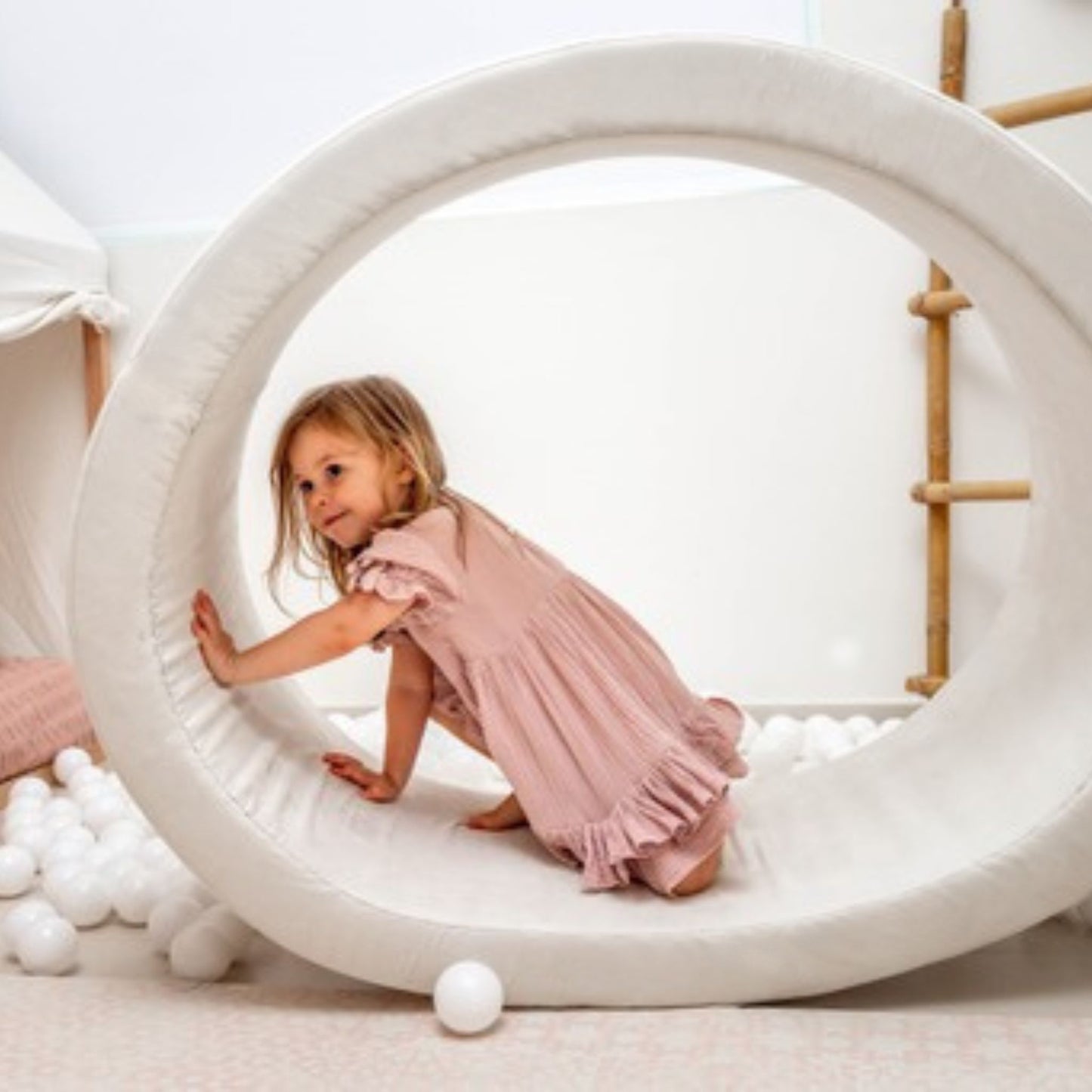 a playpen, bit balls in dubai, best play ball in UAE, pit balls, splash pond in dubai, Ball pool area dubai